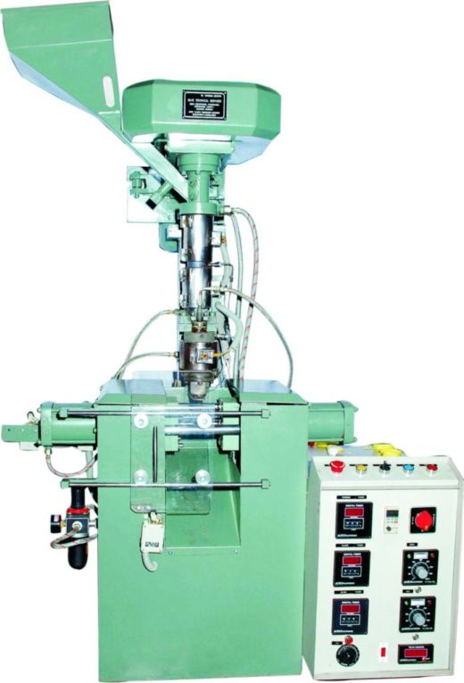 BLOW MOULDING MACHINE 