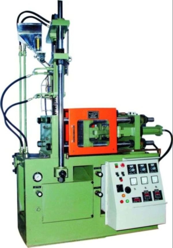  INJECTION MOULDING MACHINE